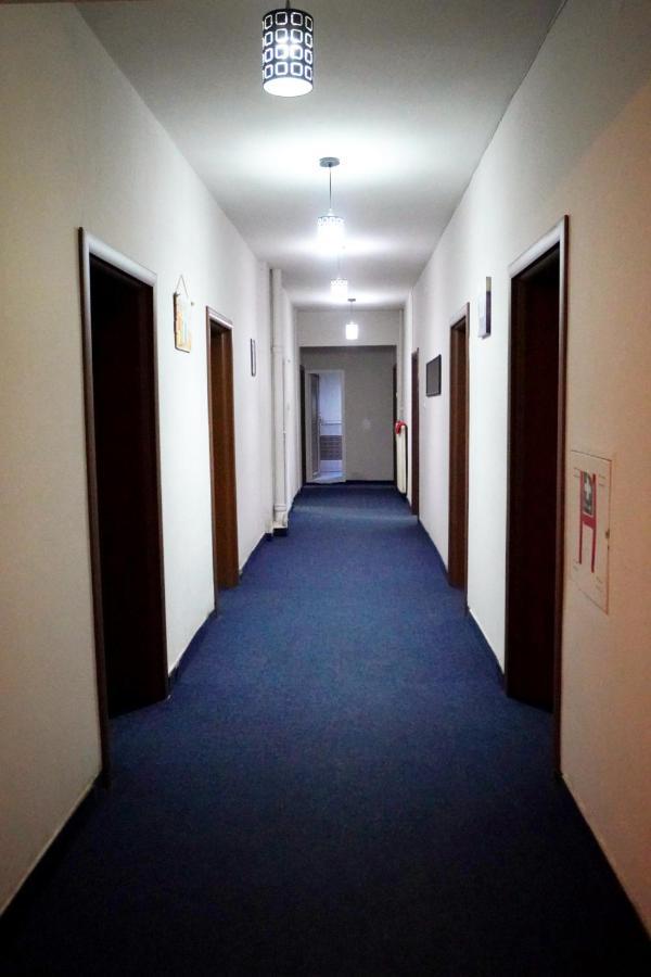 Moon Hostel Pristina Eksteriør billede