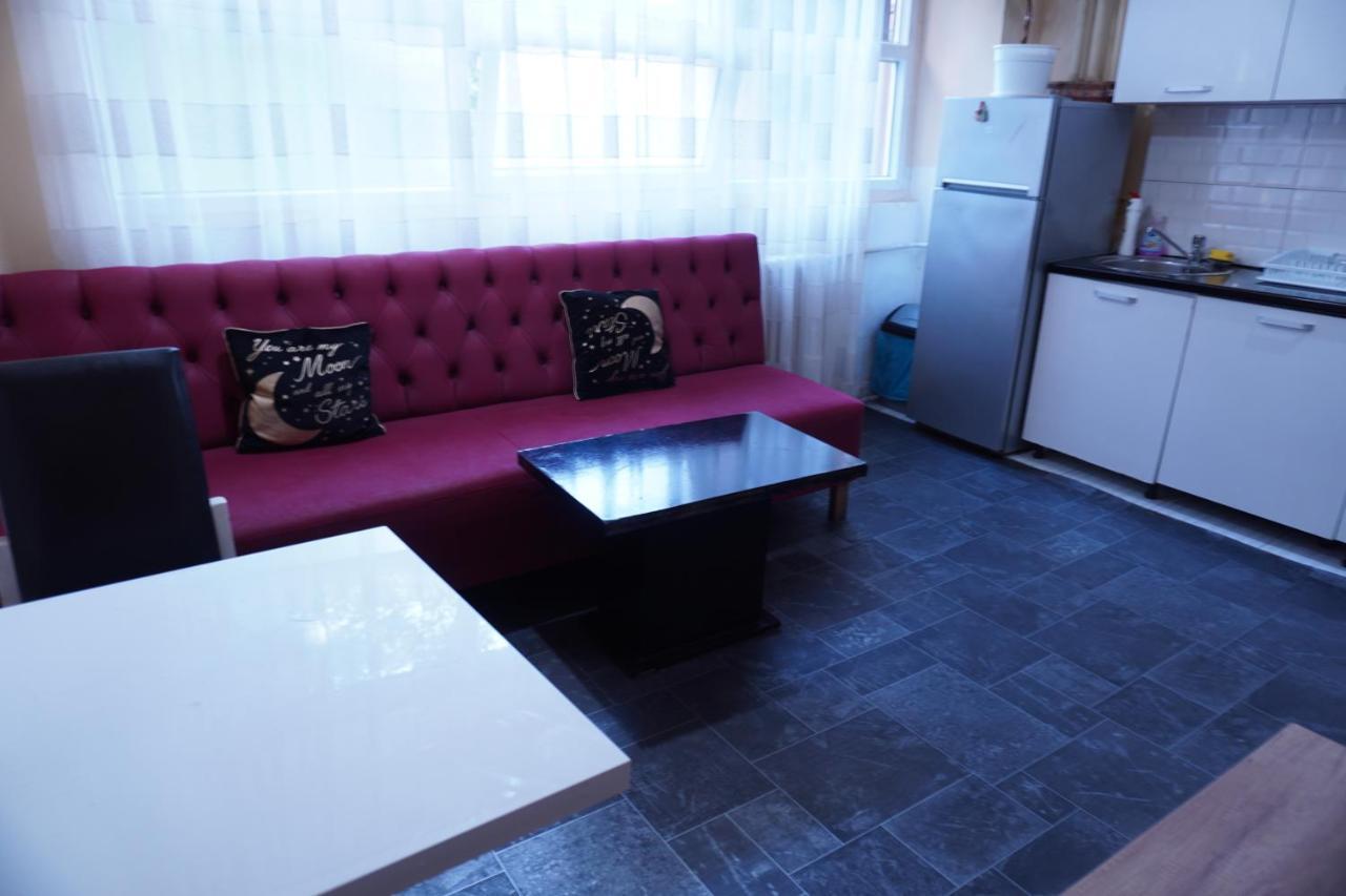 Moon Hostel Pristina Eksteriør billede