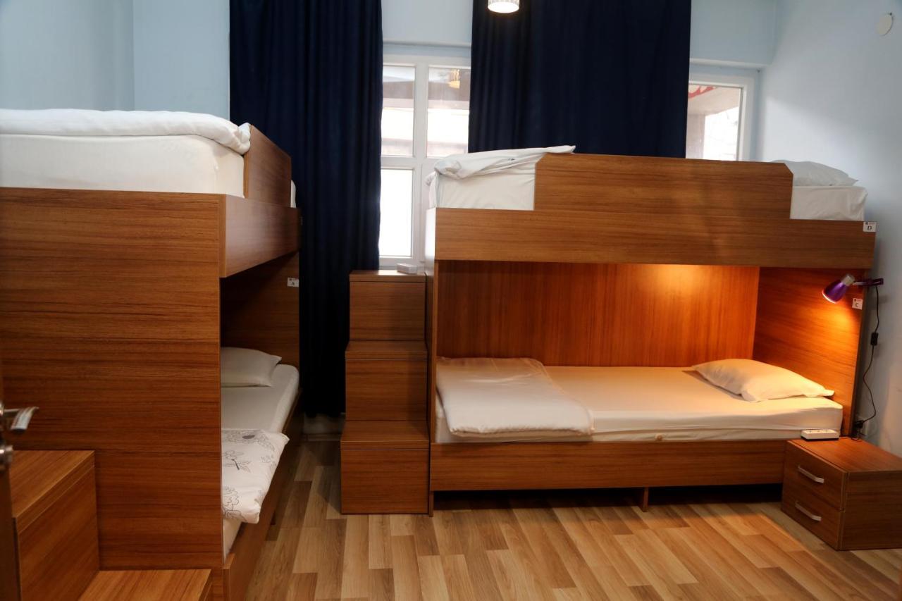 Moon Hostel Pristina Eksteriør billede