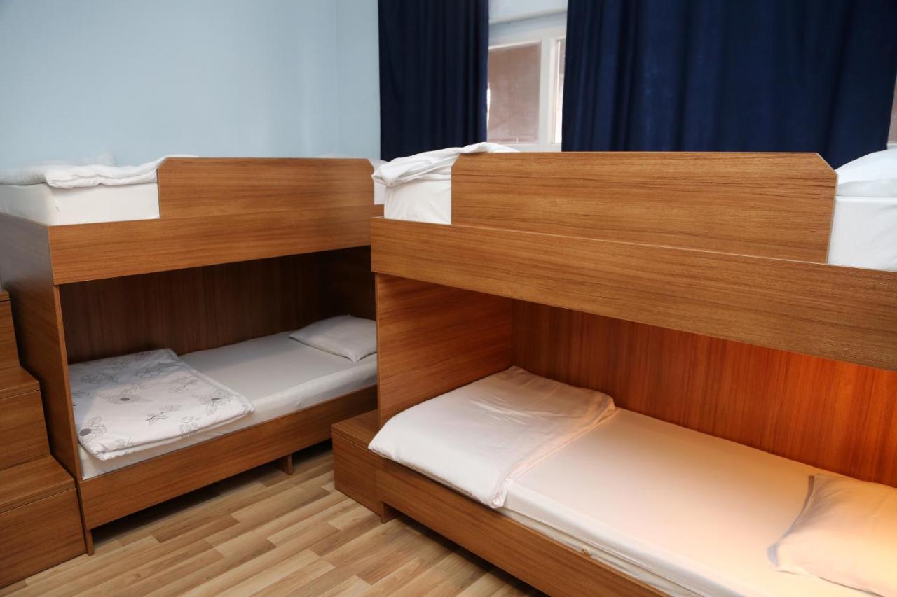 Moon Hostel Pristina Eksteriør billede