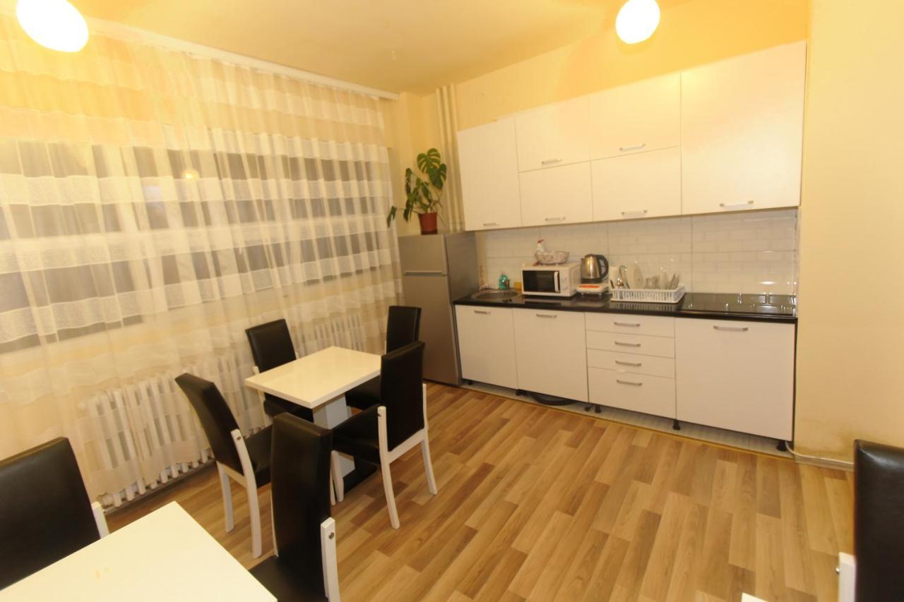 Moon Hostel Pristina Eksteriør billede
