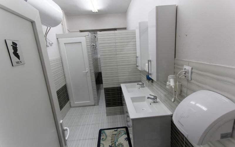 Moon Hostel Pristina Eksteriør billede